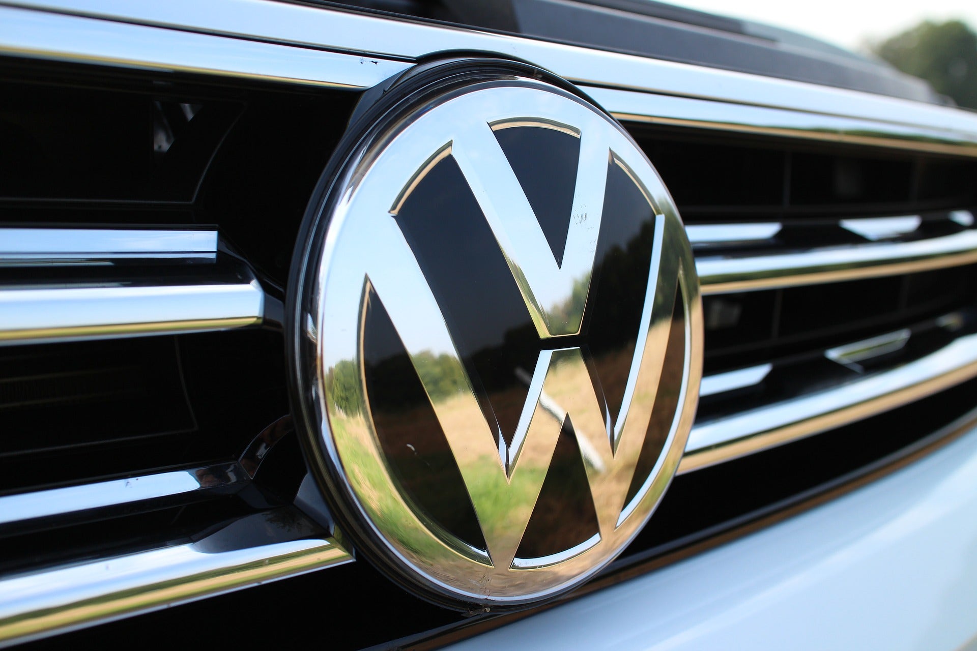 To Compete With Tesla, Volkswagen Injects $2.3B In Chinese Autonomous Driving Venture