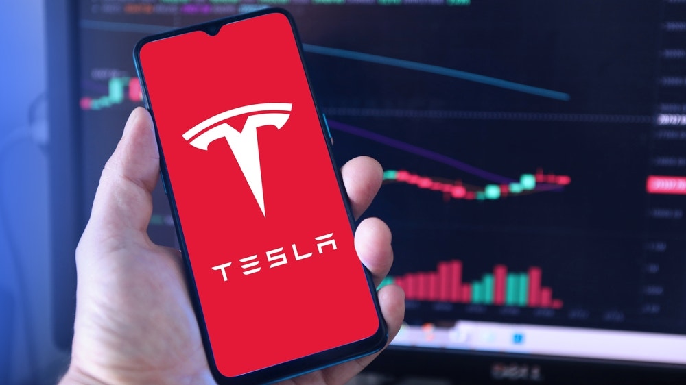 Tesla Bull Cuts Price Target: Geopolitical Woes And US-China Economic Relations To Keep Shares Volatile