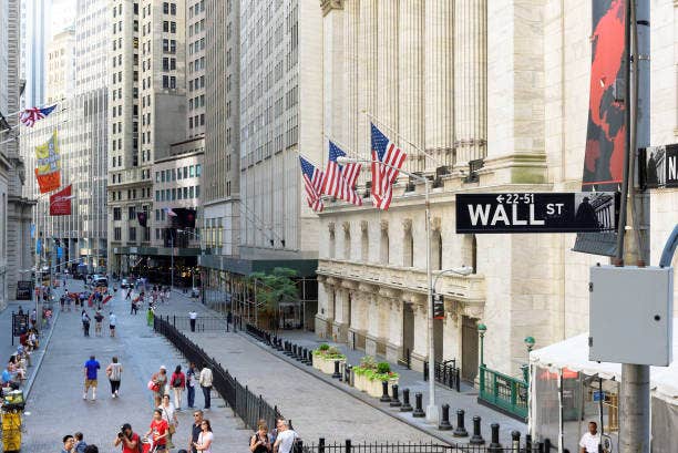 US Stocks Trade Lower Ahead Of Fed Meeting; Pfizer Earnings Top Views