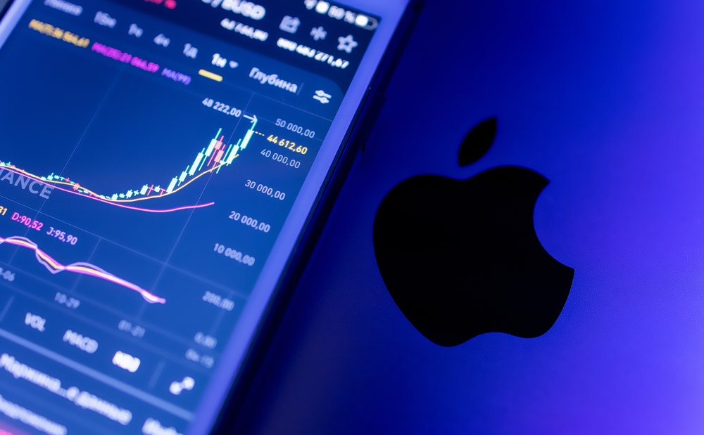 Apple Stock May Slump As China Situation Delivers 'Absolute Gut Punch' — Analyst Flags Buy Opportunity