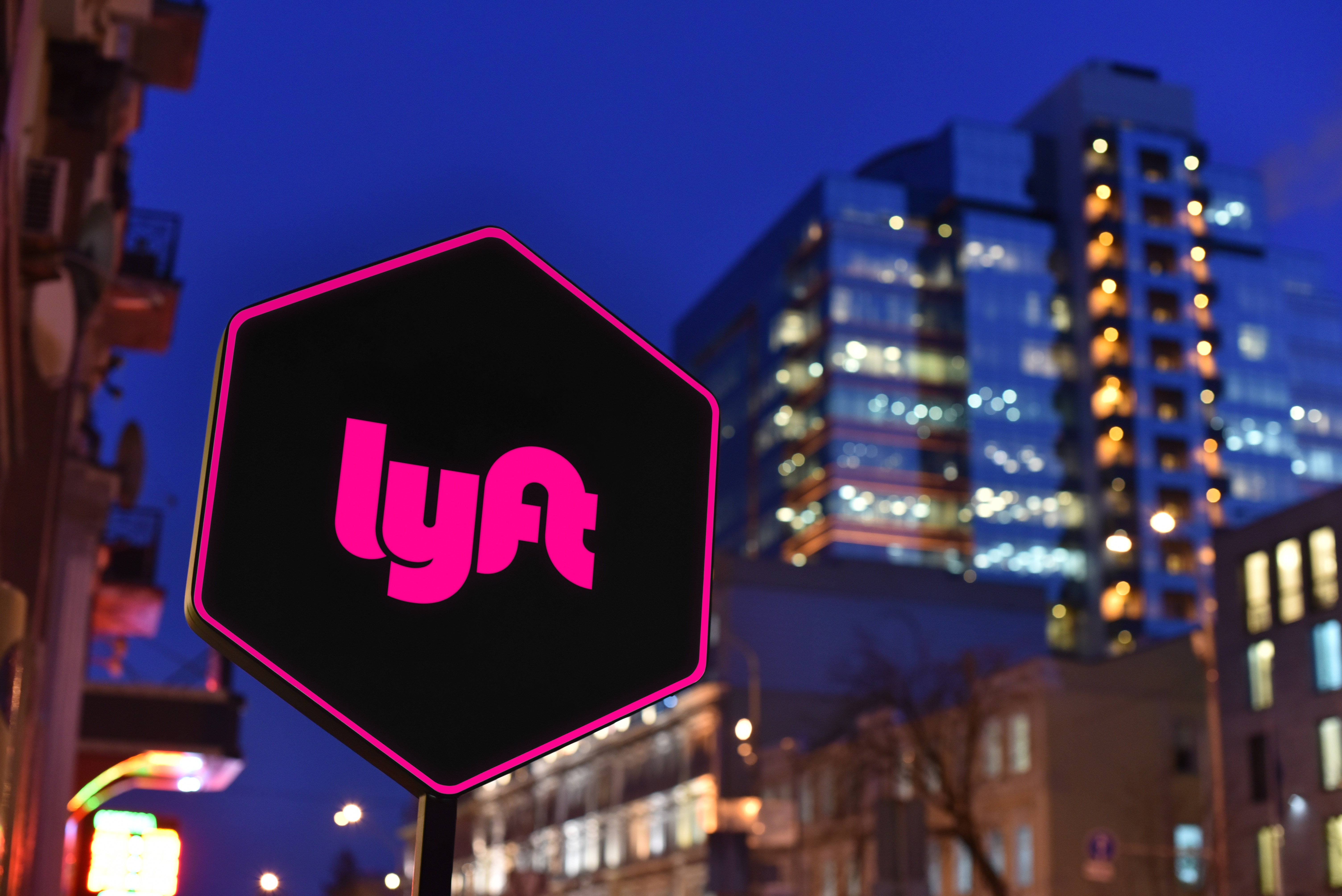 Why Lyft's Quarter-To-Quarter 'Bumpiness' Could Hurt Stock: 7 Analysts Break Down Q3 Earnings