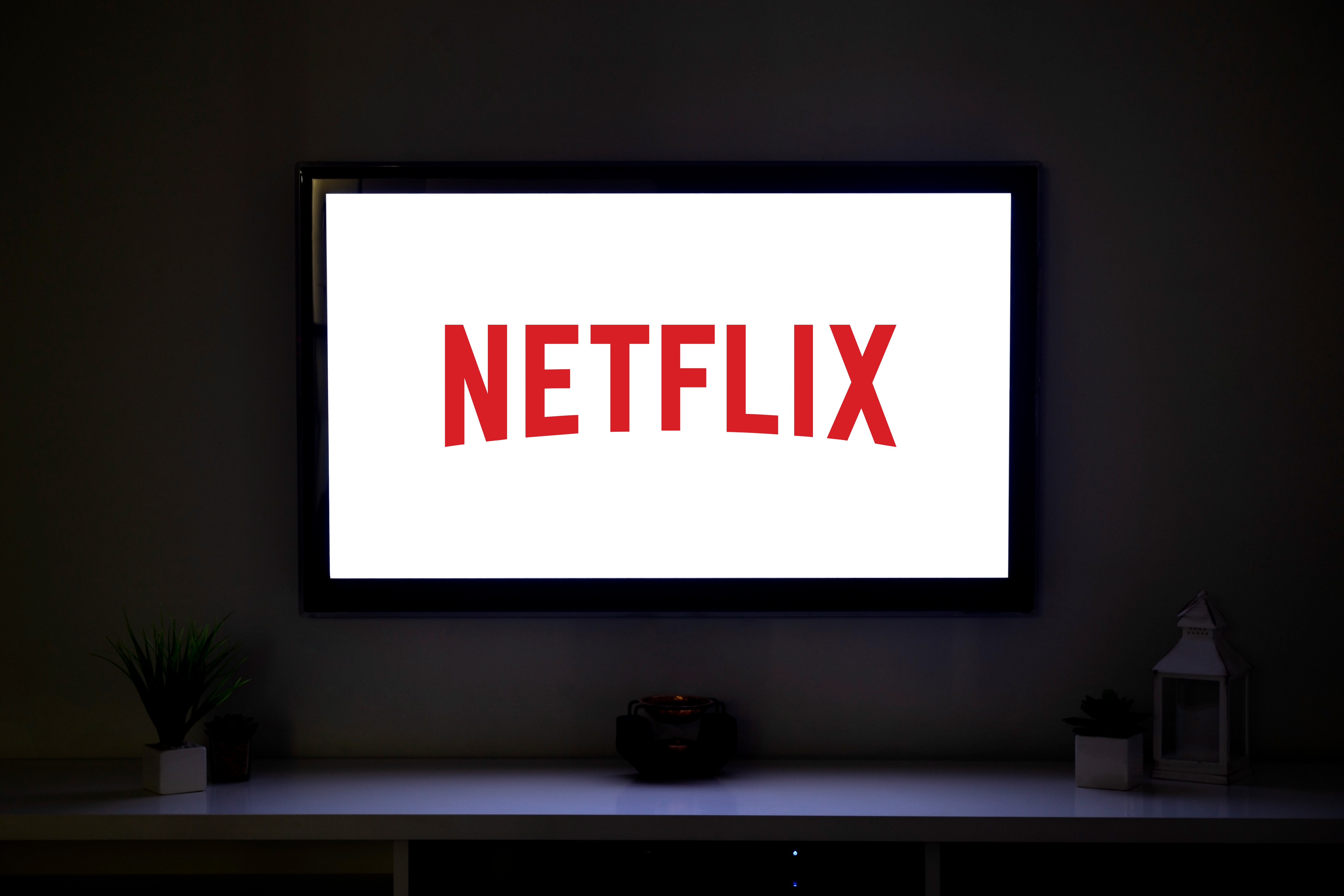 Netflix Shares Are Down 50% This Year: Is It The Right Time To Go Long?