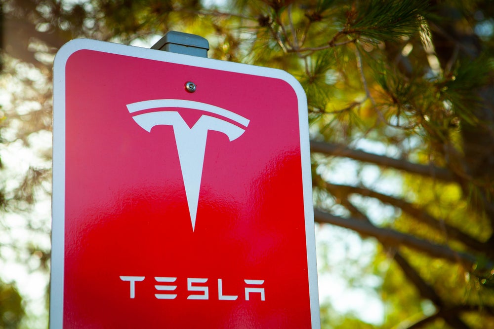 Charlie Munger Lauds Tesla's Unexpected 'Minor Miracle' In Car Business, Elon Musk Reacts - Benzinga (Picture 1)