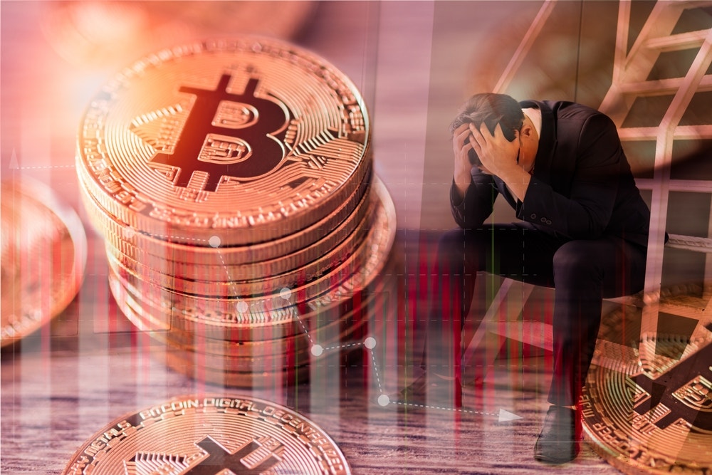 Crypto Analyst Who Predicted Bitcoin Collapse Sees 50% Drop in Altcoins: 'Expect Bad News Soon'