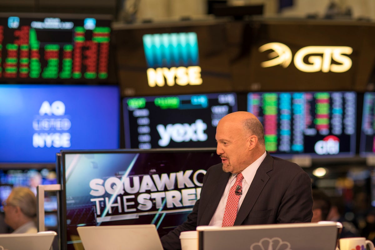 Jim Cramer Says Strong Labor Report Could Prompt Fed Heads To Start Talking About Enormous Rate Hikes - Vanguard Total Bond Market ETF (NASDAQ:BND), SPDR S&P 500 (ARCA:SPY)