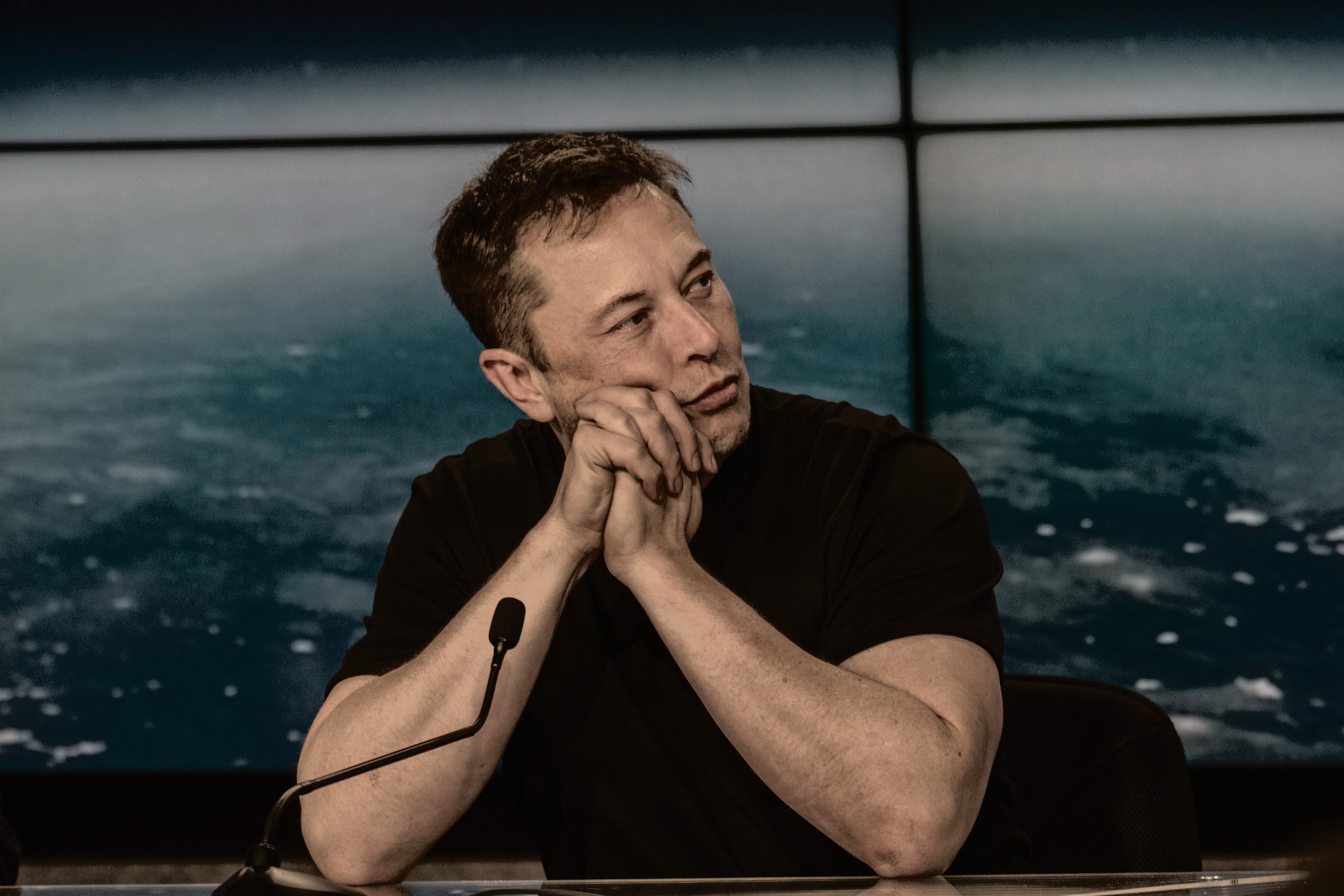 Elon Musk's Feud With Apple Criticized By Tesla Bulls, Others: 'Frontloading A Fight With Cook…Won't Work'