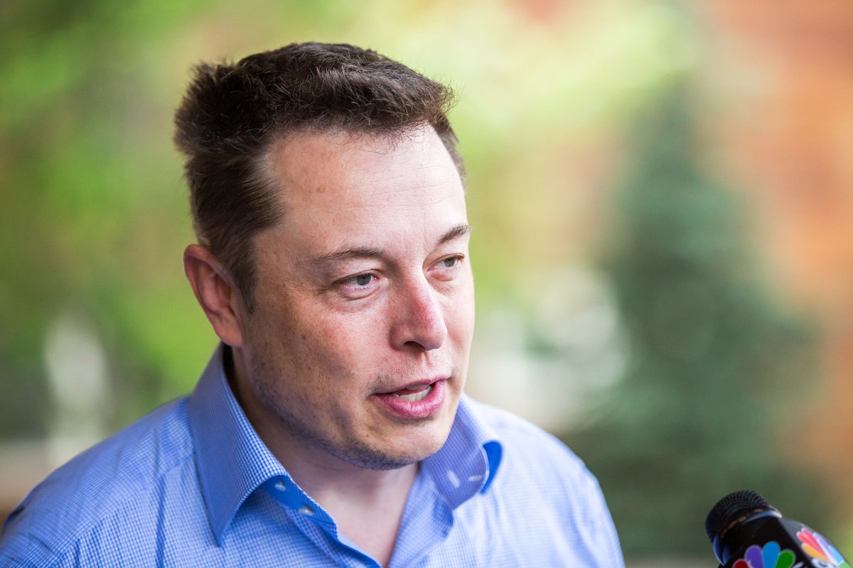 Elon Musk Says 'Resolved Misunderstanding' With Apple's Tim Cook Over Twitter's Presence On App Store - Benzinga (Picture 1)