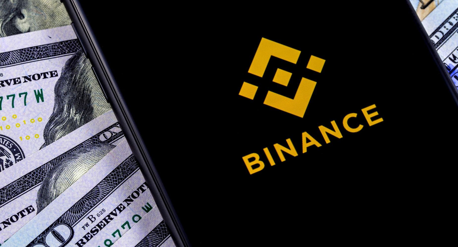 Binance Temporarily Stops USDC Withdrawals As Investor Concerns Over Reserves Mount