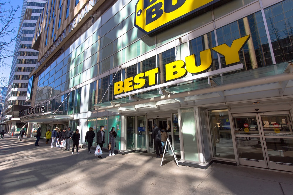 Why This Best Buy Analyst Is Dropping Their Bullish Stance During Holiday Shopping Season