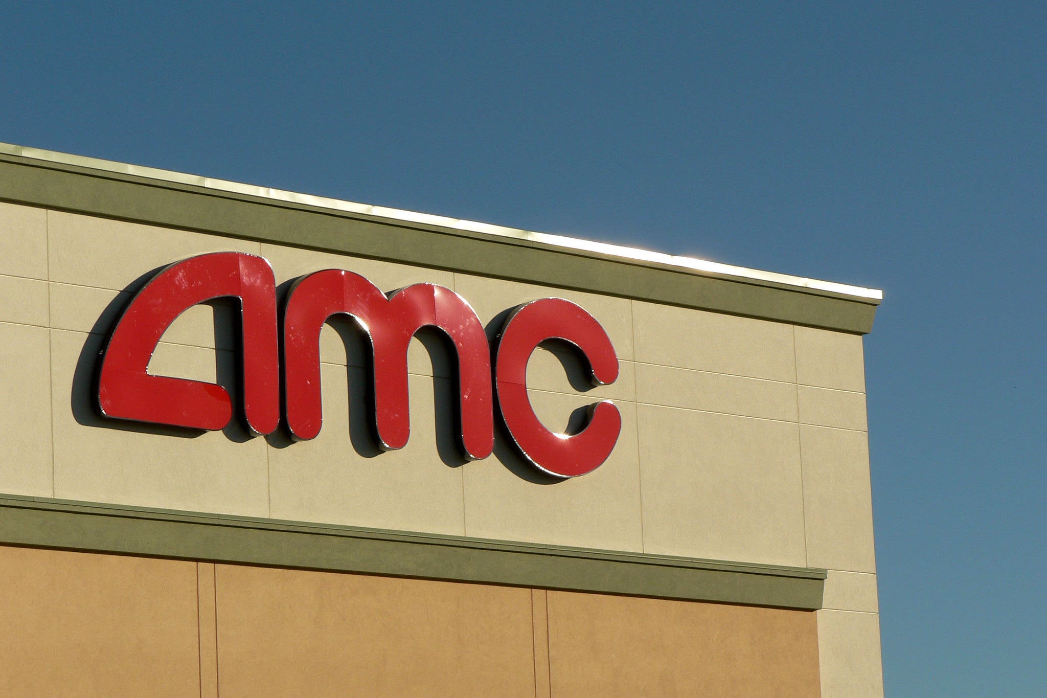 AMC Options Trader Sees Stock Moving Lower To This Level Within Next Four Months