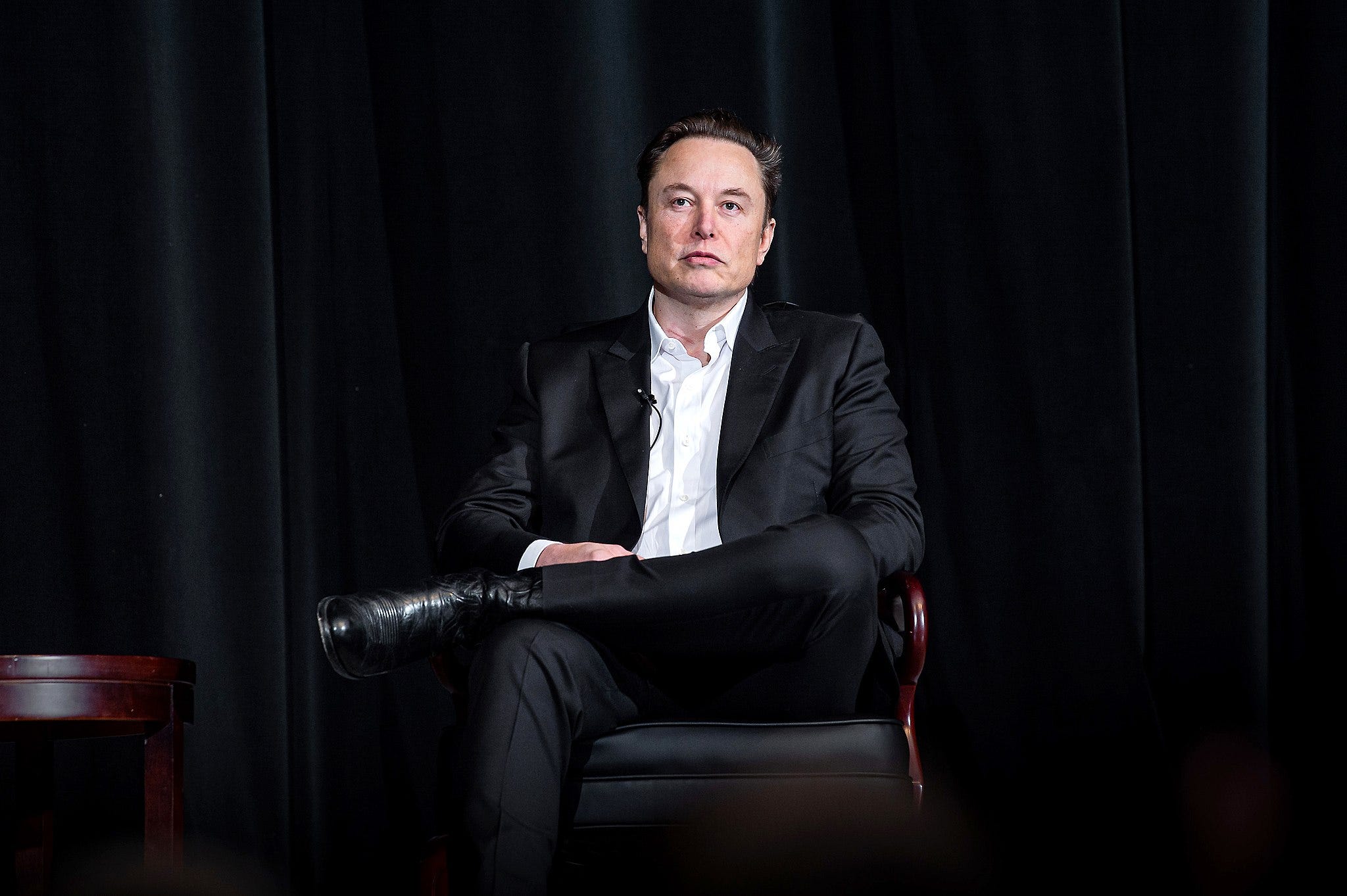 Elon Musk In 'A Very Vulnerable Position' As Experts Say 'So-Called Friends Are More Like Followers'