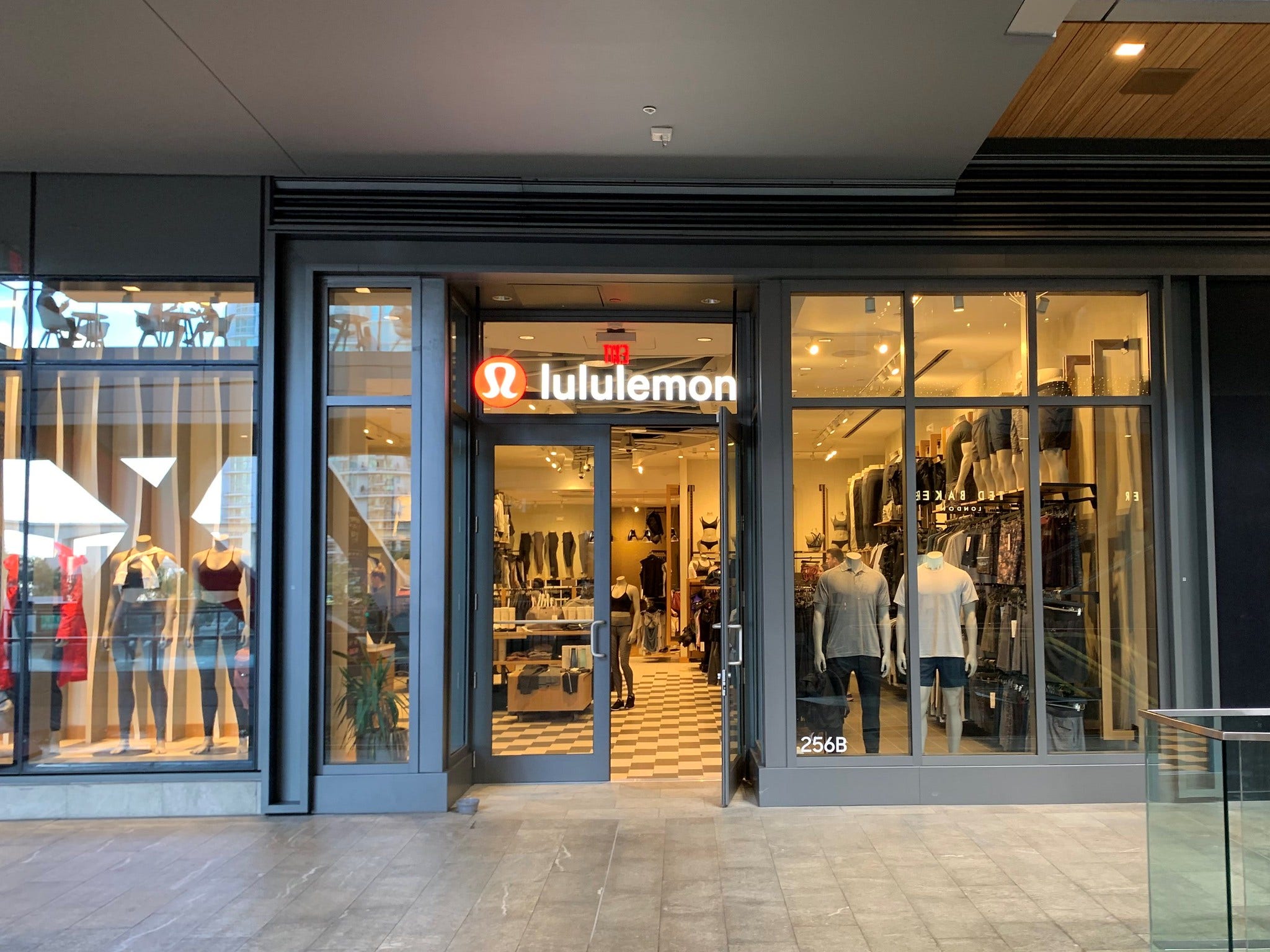 There's No 'Real' Competition In The Athleisure Space: Why This Investor Bought Lululemon Stock With Shares Stretched Out