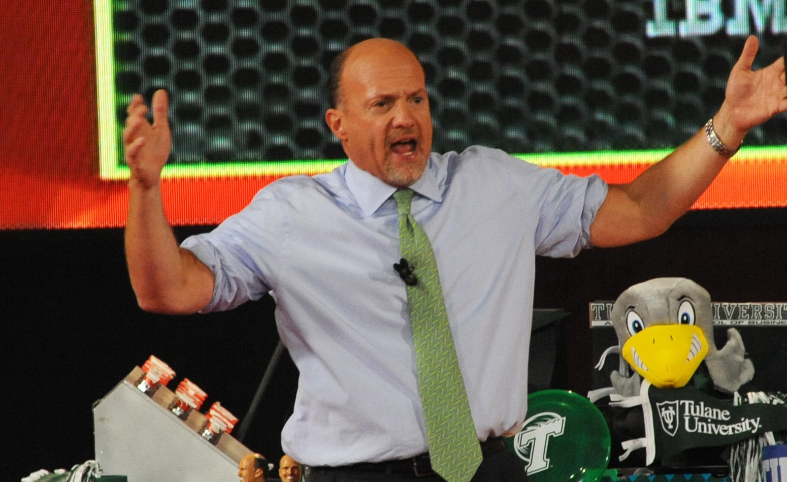 Jim Cramer Urges Investors Not To Dump Traditional, Reliable Stocks: 'It Is So Easy To Panic...'