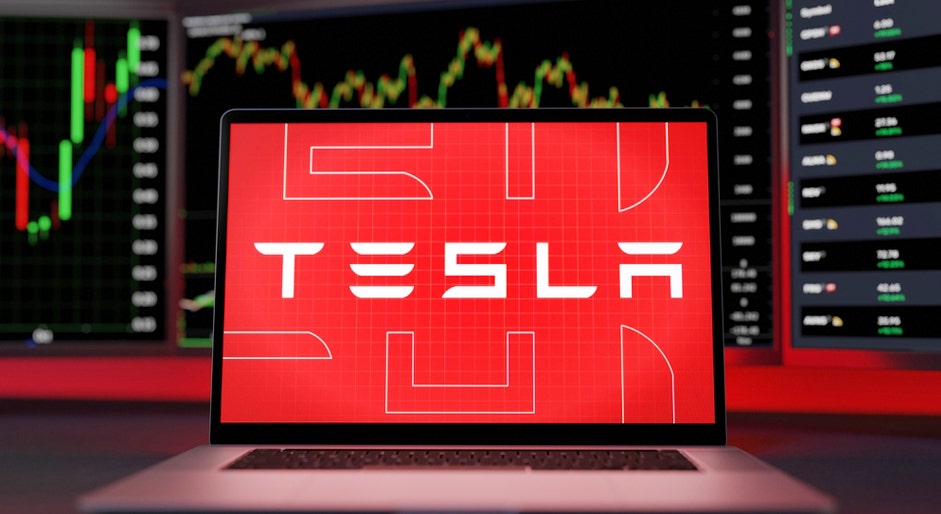 $1,000 In Tesla Or SPY At Start Of 2023: Which Investment Has Given Better Returns?