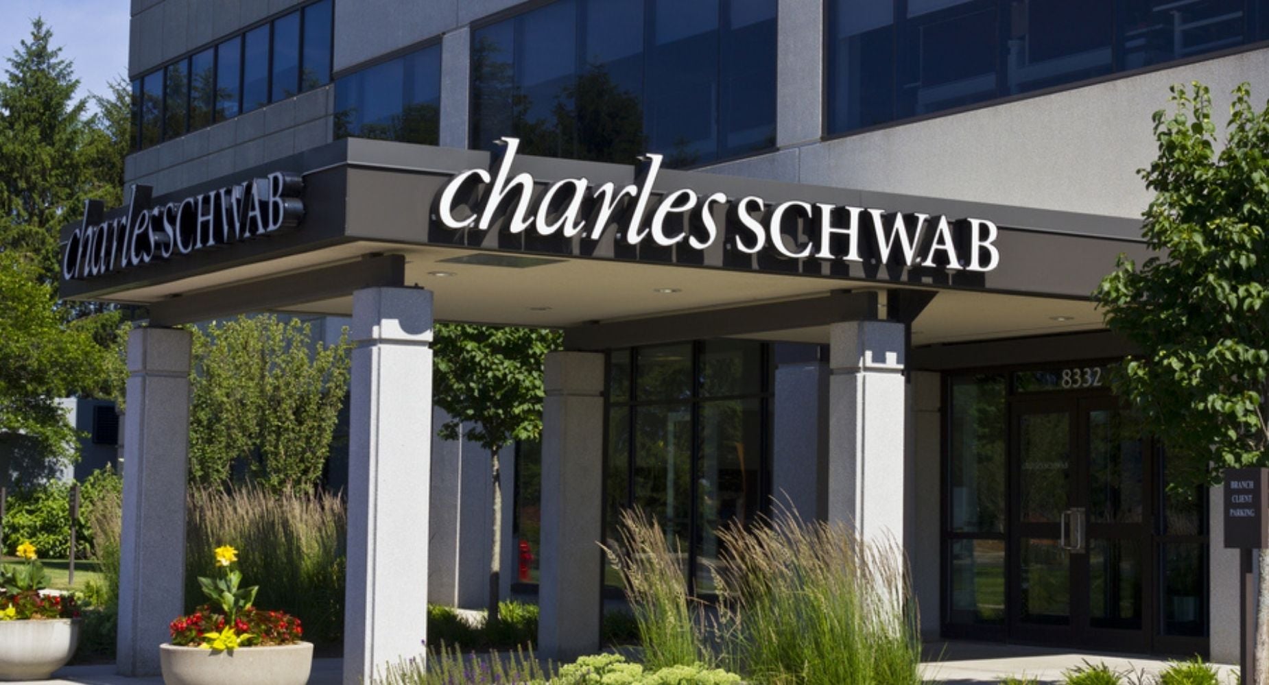 How To Earn $500 A Month From Charles Schwab Stock Following Q3 ...