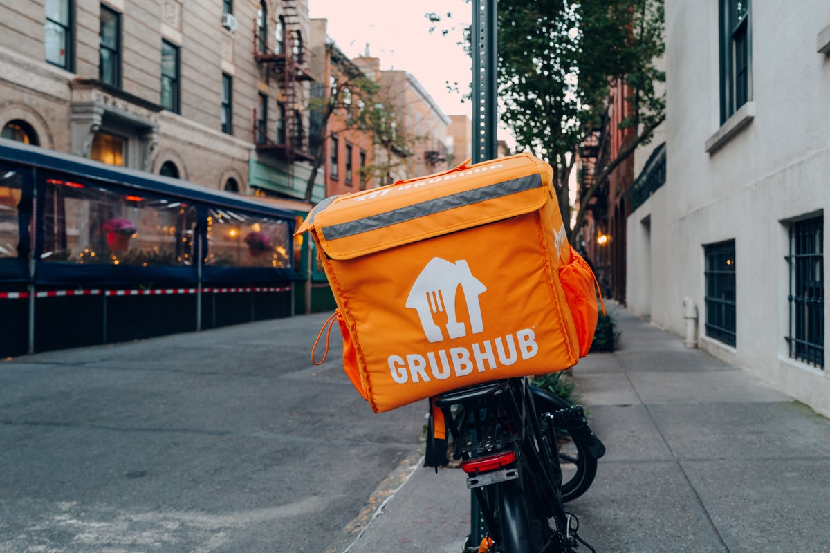 New York Food Delivery Workers Win Big Against Uber, DoorDash And GrubHub With .96 Minimum Hourly Pay – DoorDash (NASDAQ:DASH), Uber Technologies (NYSE:UBER)