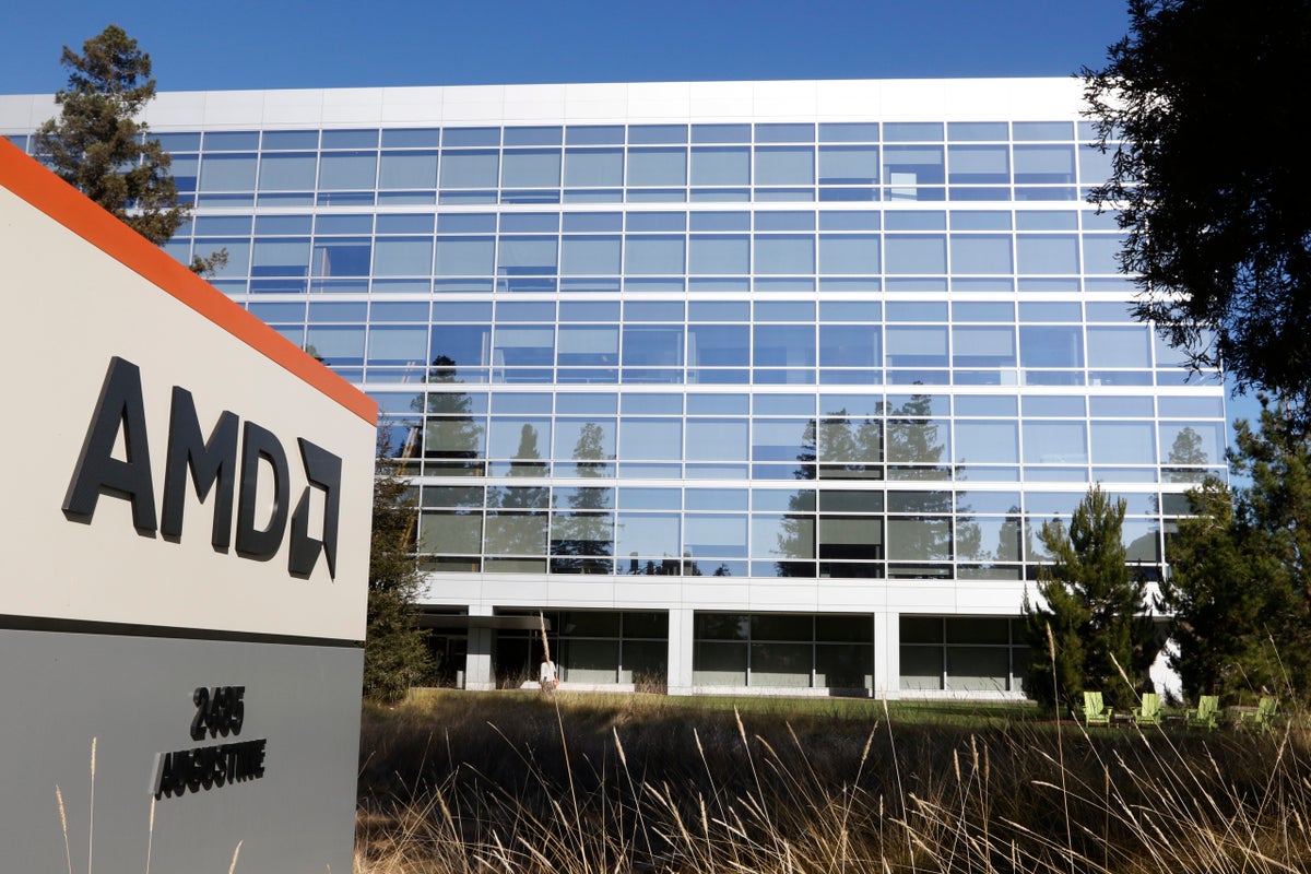 Advanced Micro Devices Projects $45B AI Chip Market In 2023: Analysts Take A Look At Advancing AI Event, MI300X Launch - Benzinga (Picture 1)