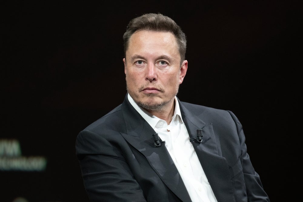 Charlie Munger Gives Elon Musk A Backhanded Compliment, Says, ‘These Weird Guys Who Overestimate Themselv – Benzinga