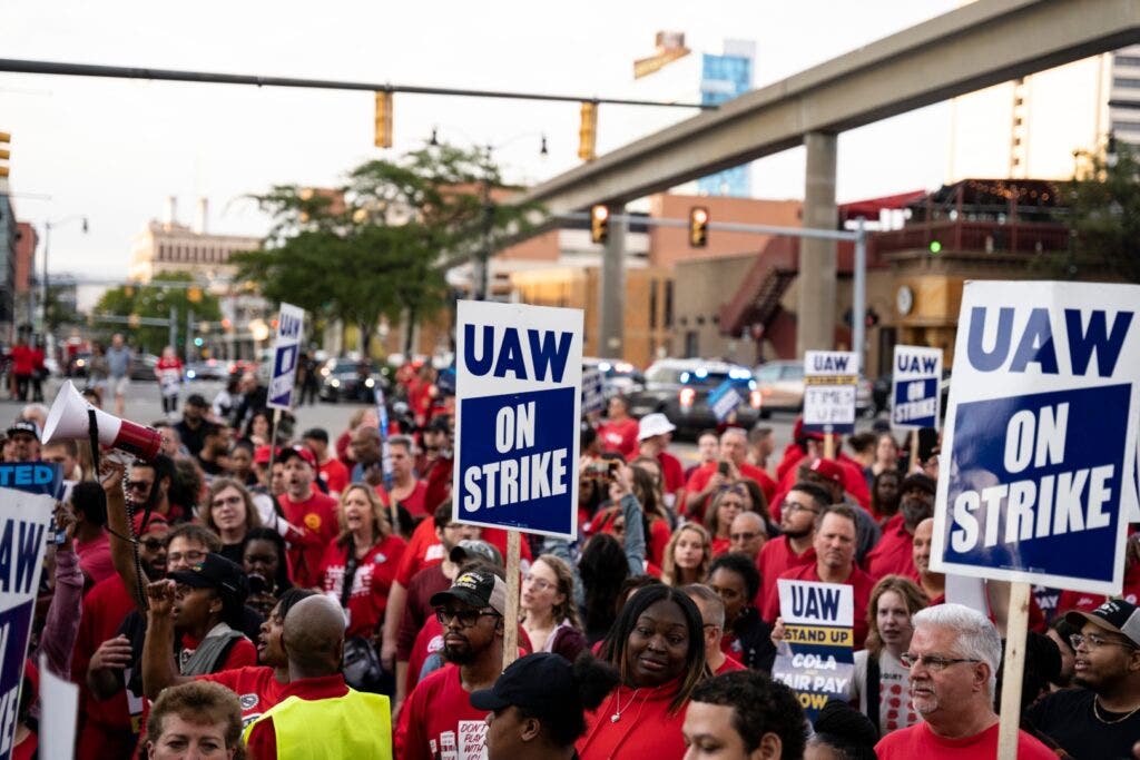 UAW Strikes Escalate Across GM, Stellantis Facilities Nationwide: Ford Not Involved