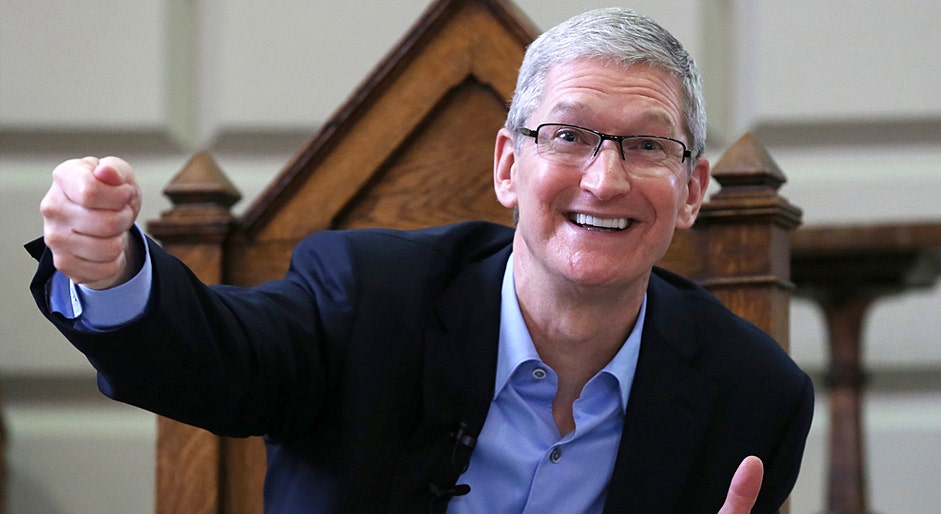 From iPhones To Macarons: Apple CEO Tim Cook Takes A Break To Bake With Celebrity Chef Pooja Dhingra