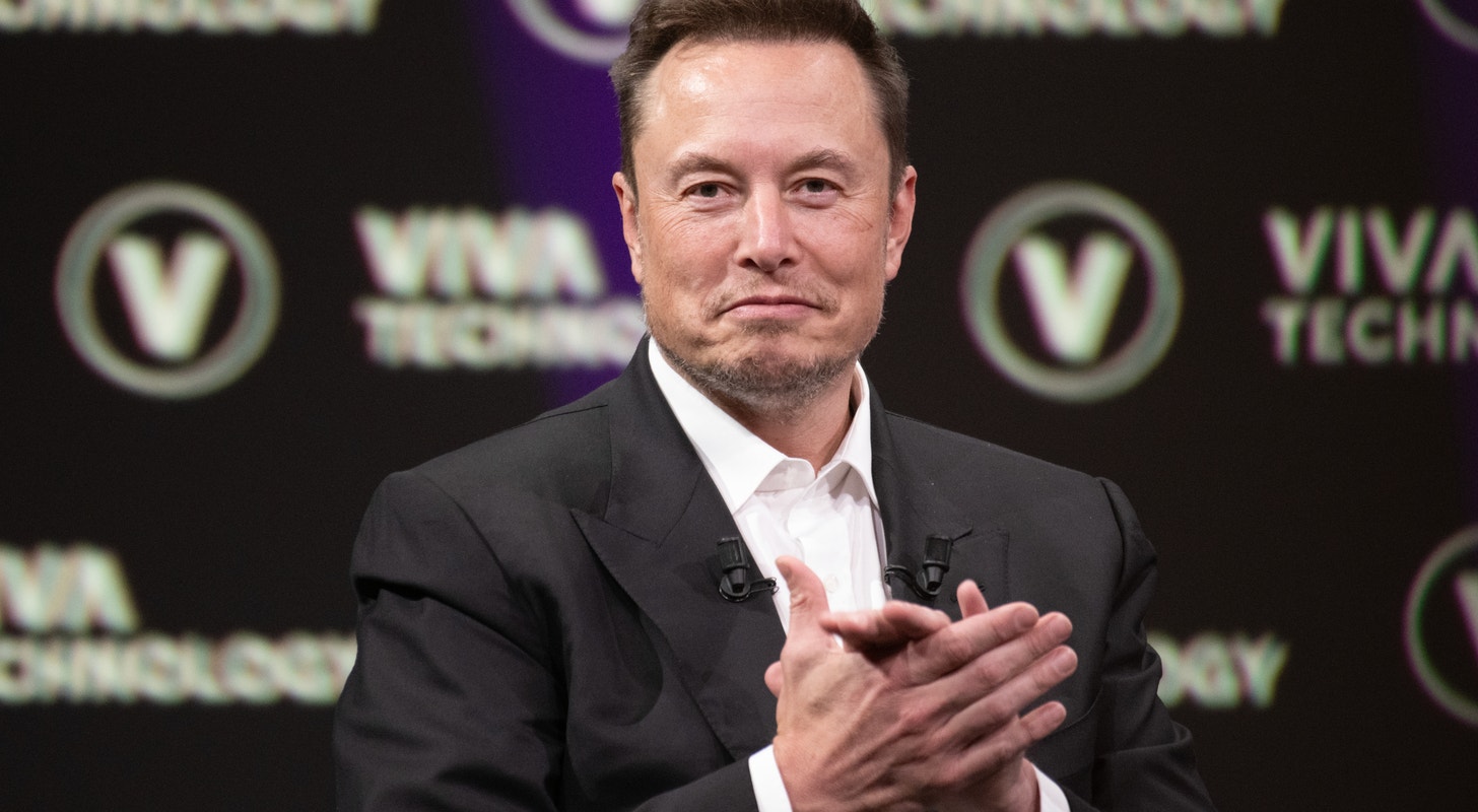 Elon Musks SpaceX Is Secretly Building A Huge Spy Satellite Network For The US Government