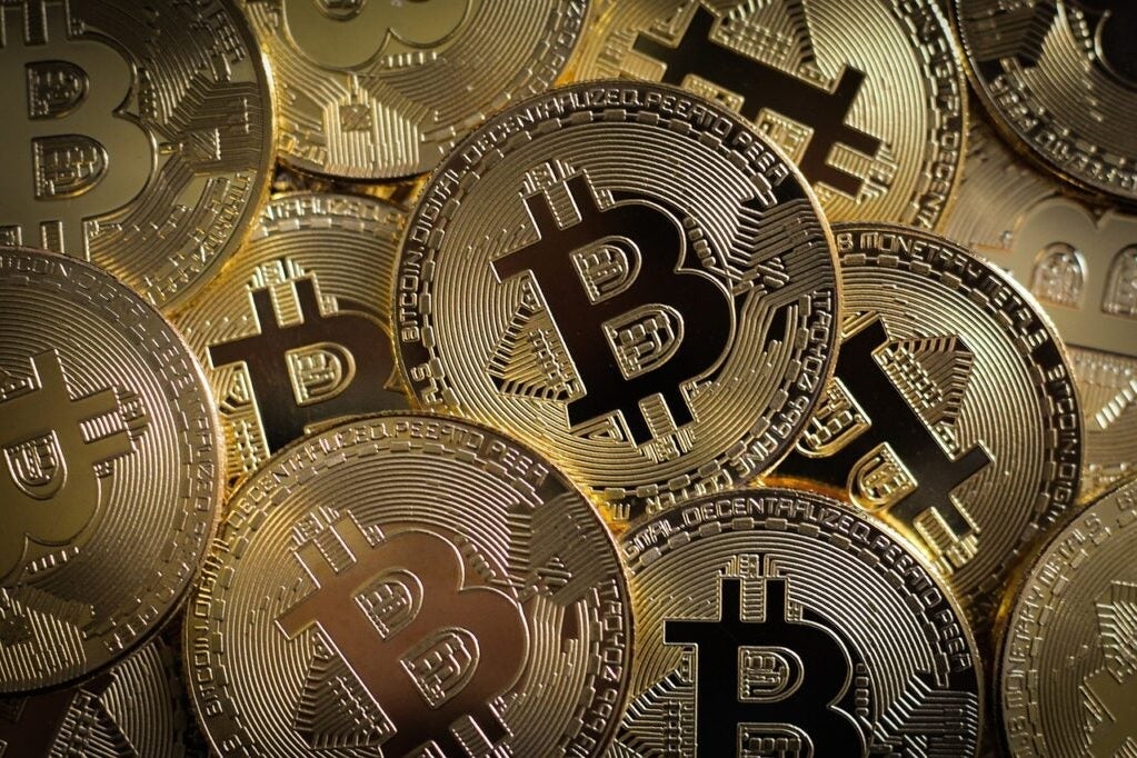 Bitcoin Falls Below $64,000; Starknet, Bittensor Among Top Losers