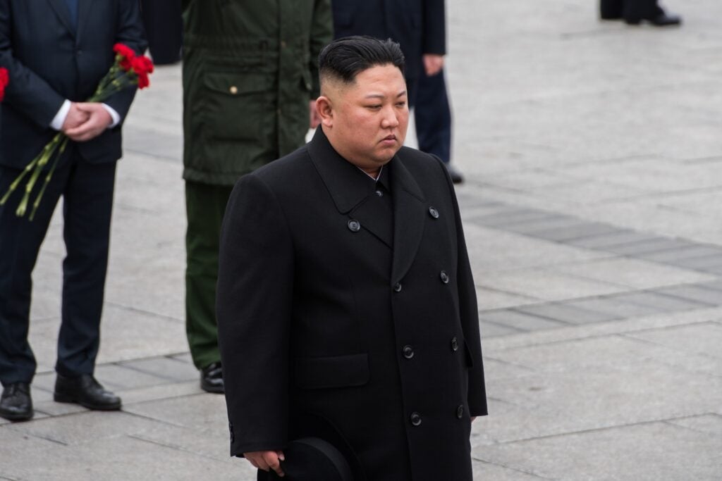 김정은, 북한 군사 무기고 강화하고 새로운 로켓 발사대 시험 : 보고서