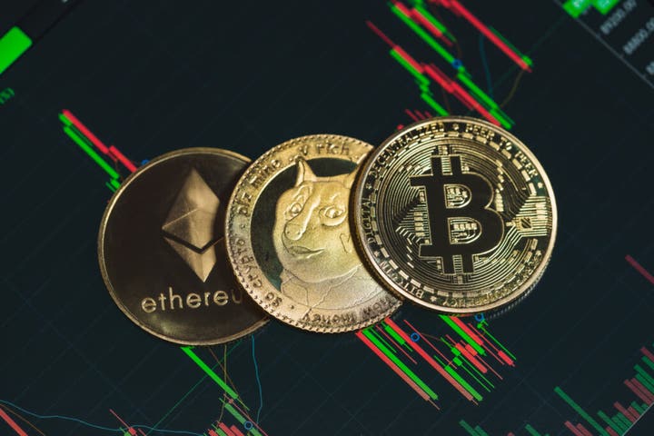 Bitcoin, Ethereum, Dogecoin Spike, But: 'Monday Pump And Then Tuesday Dump Scenario Is Possible,' Warns Trader