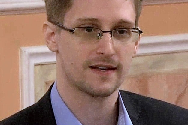 Edward Snowden Mocks Elizabeth Warren's Anti-Bitcoin Stance, Likening It to China's Bizarre Perspective