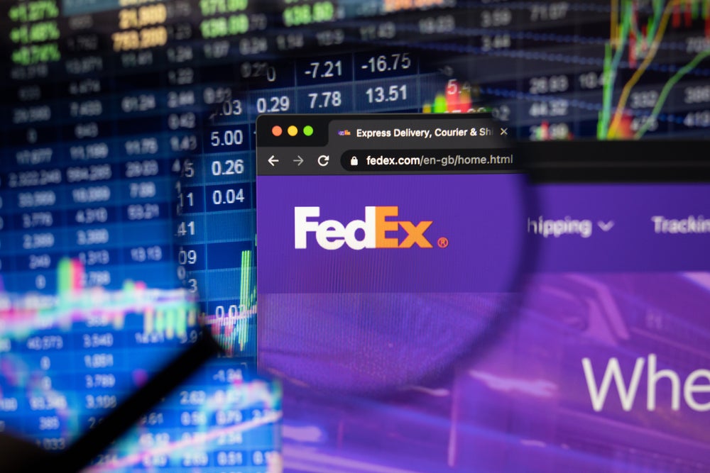 1 News Article Image FedEx Falls 15% After Earnings Miss, Bearish Signals Raise Red Flags For Investors - FedEx  ( NYSE:FDX ) 