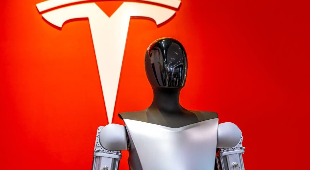 Elon Musk Gears Up For Grok 2, Zuckerberg Reportedly Woos AI Talent From Googles DeepMind, Tesla Hiring For Optimus Humanoid Robot And More: This Week In AI