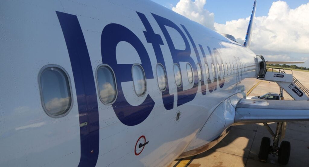 0 News Article Image 2 People Found Dead In Landing Gear Well Of JetBlue Airways Plane Following Flight To Florida: 'This Keeps Happening' - JetBlue Airways  ( NASDAQ:JBLU ) 