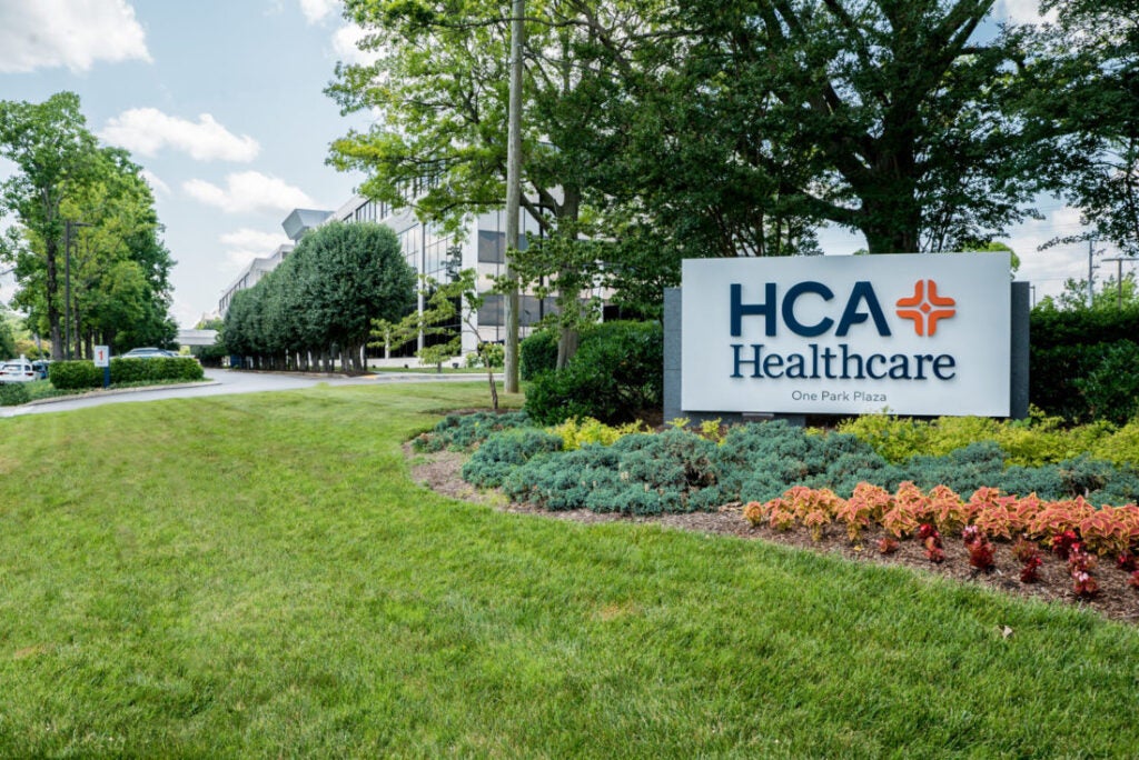 2 News Article Image Les résultats financiers de HCA Healthcare sont imminents ; ces analystes les plus précis révisent leurs prévisions avant l'appel aux résultats - HCA Healthcare