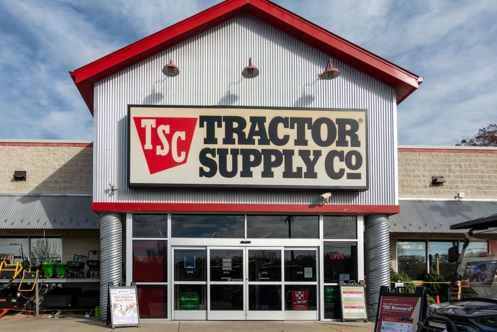 0 News Article Image Прибыль Tractor Supply в четвертом квартале ниже ожиданий, акции падают: генеральный директор ожидает, что "макроэкономические трудности уменьшатся" - Tractor Supply