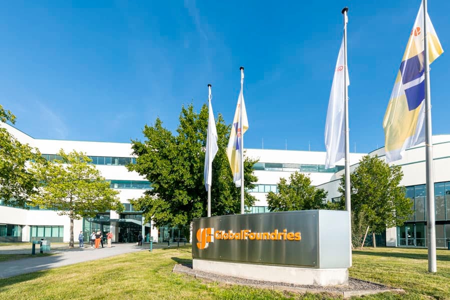 0 News Article Image GlobalFoundries recibe una mejora de analistas, apunta a un crecimiento en automoción y centros de datos impulsados por la inteligencia artificial - GLOBALFOUNDRIES