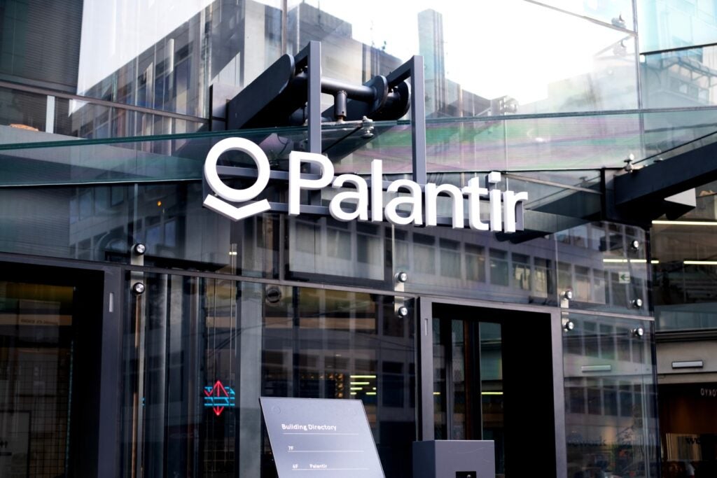 2 News Article Image Palantir Stock Tanks 10% Als Verkaufsplan von CEO Alex Karp reduziert das Verteidigungsbudget Spark Sell-Off - Palantir Technologies