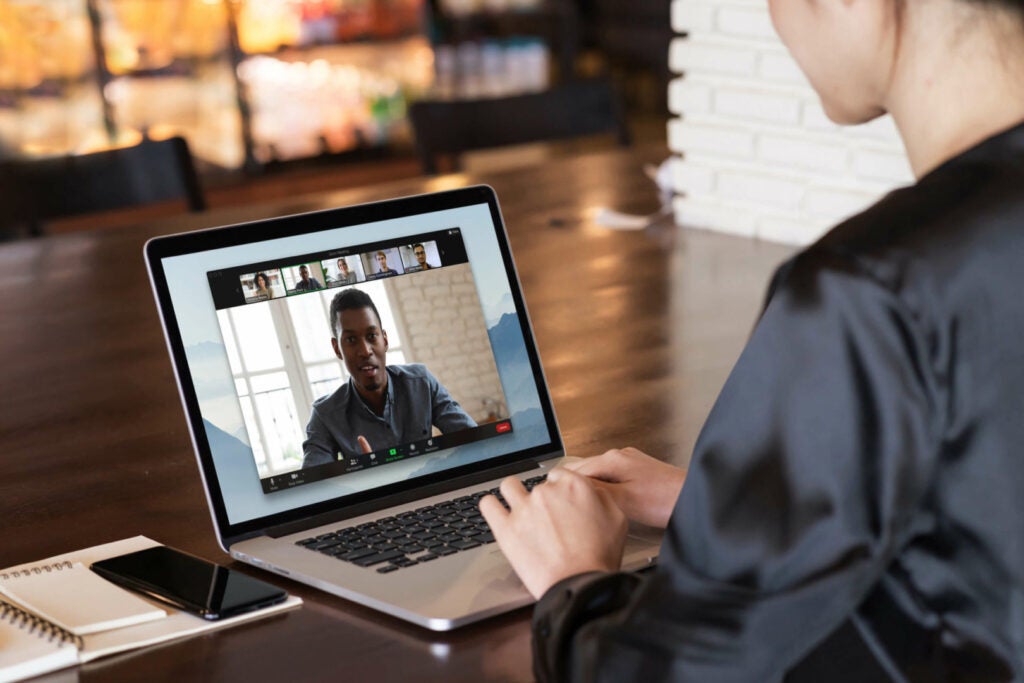 4 News Article Image Résultats du quatrième trimestre de Zoom Communications : BPA supérieur, revenus conformes alors que l'entreprise poursuit sa transformation en une "entreprise d'abord basée sur l'IA" - Zoom Communications