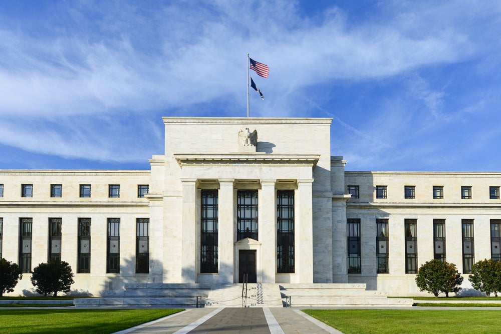 2 News Article Image Le Livre beige de la Fed montre une légère croissance : les dépenses des consommateurs diminuent alors que les prix augmentent