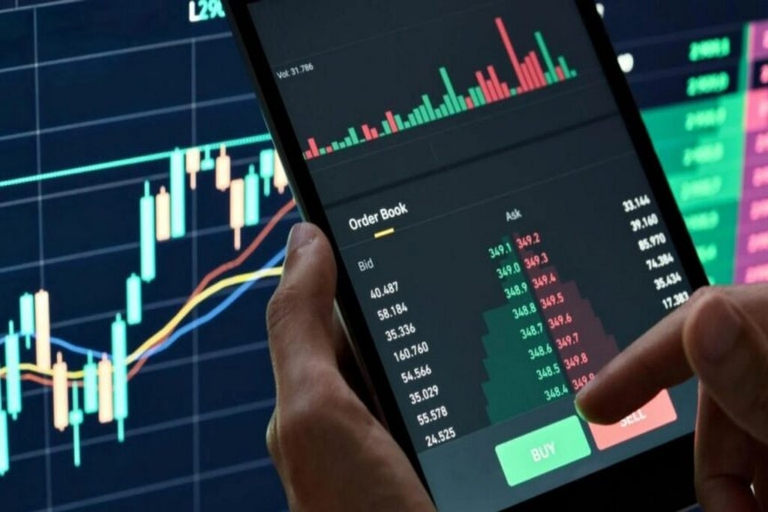 volatility-gauge-vix-surges-to-an-8-month-high-more-fear-equals-more-opportunity-says-analyst-invesco-qqq-trust-series-1-nasdaqqqq-spdr-sp-500-arcaspy