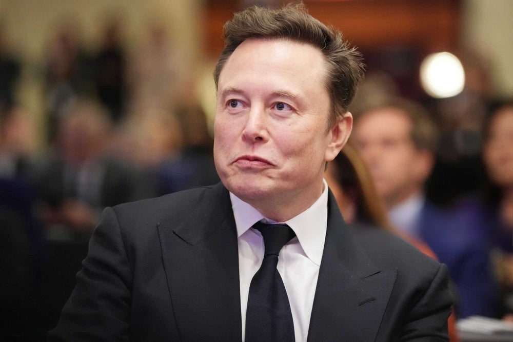 Elon Musk Equates Car Ownership In Future To Riding A Horse While Using A Flip Phone — Pierre Ferragu Says Tesla's 'iPhone Moment' Hinges On Full Autonomy - Benzinga (Picture 1)
