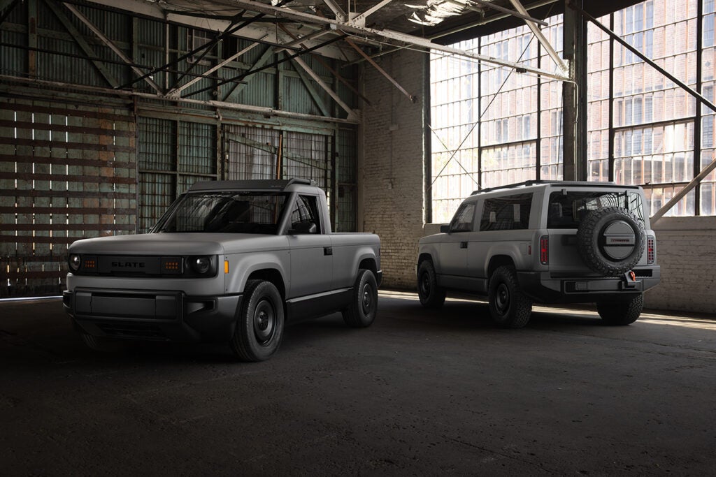 3 News Article Image Bezos contre Tesla contre Rivian Stock ? Une entreprise soutenue par le fondateur d'Amazon peut transformer un camion électrique de 20 000 $ en VUS - Rivian Automotive