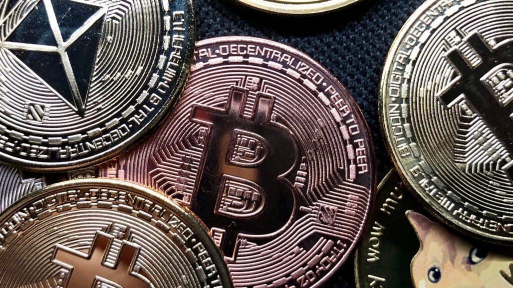 3 News Article Image Bitcoin übersteigt 100.000 $, Ethereum, XRP, Dogecoin steigen um 10 %: Was sagen Experten voraus?