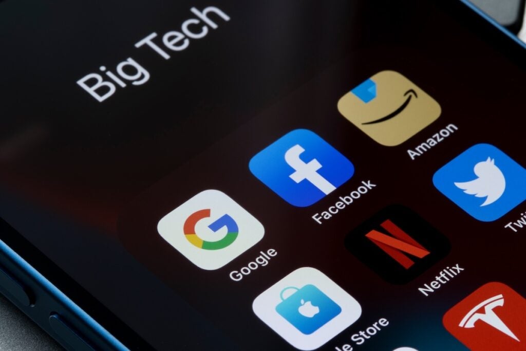iPod Creator Says Apple's Hard-Edged Work Culture Beats Google's 'Take The Bus In For Lunch, Grab Yogurt, And Head Home' Lifestyle - Benzinga (Picture 1)