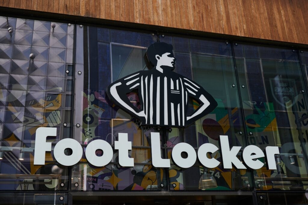 2 News Article Image Акции Foot Locker резко возросли из-за потенциальной сделки Дика со спортивными товарами - Foot Locker