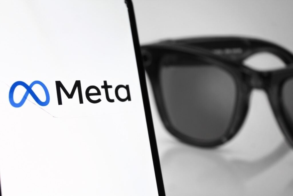 4 News Article Image Apple Has the Potential To Crush Meta's Ray-Ban Smart Glasses, Says Ming-Chi Kuo, But The Tech Giant Has Been 'Surprisingly Slow' - Alphabet  ( NASDAQ:GOOG ) , Apple  ( NASDAQ:AAPL ) 