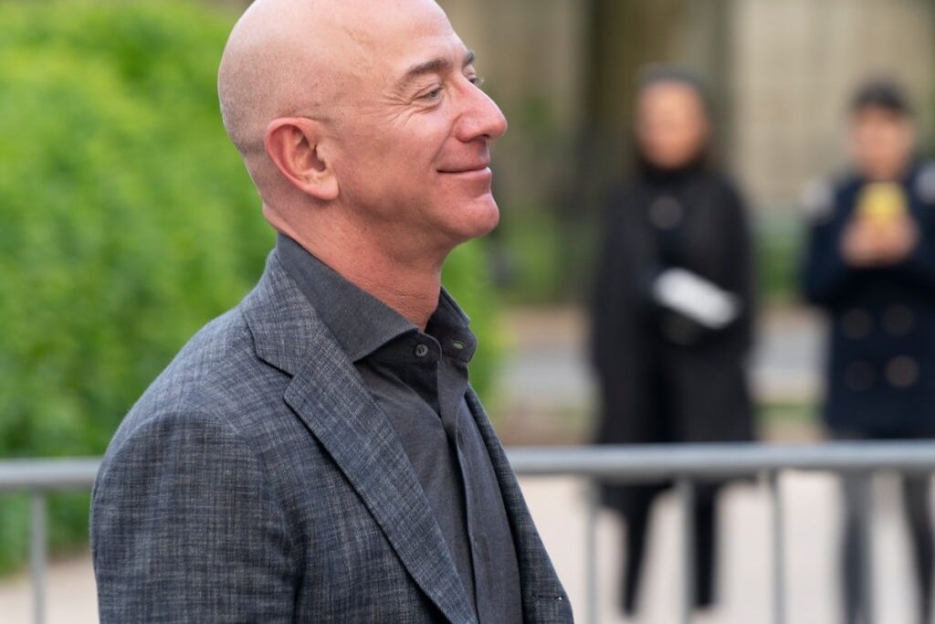 Jeff Bezos Sells $737 Million Worth Of Amazon Stock Just Days After Lavish Venetian Wedding - Amazon.com (NASDAQ:AMZN)