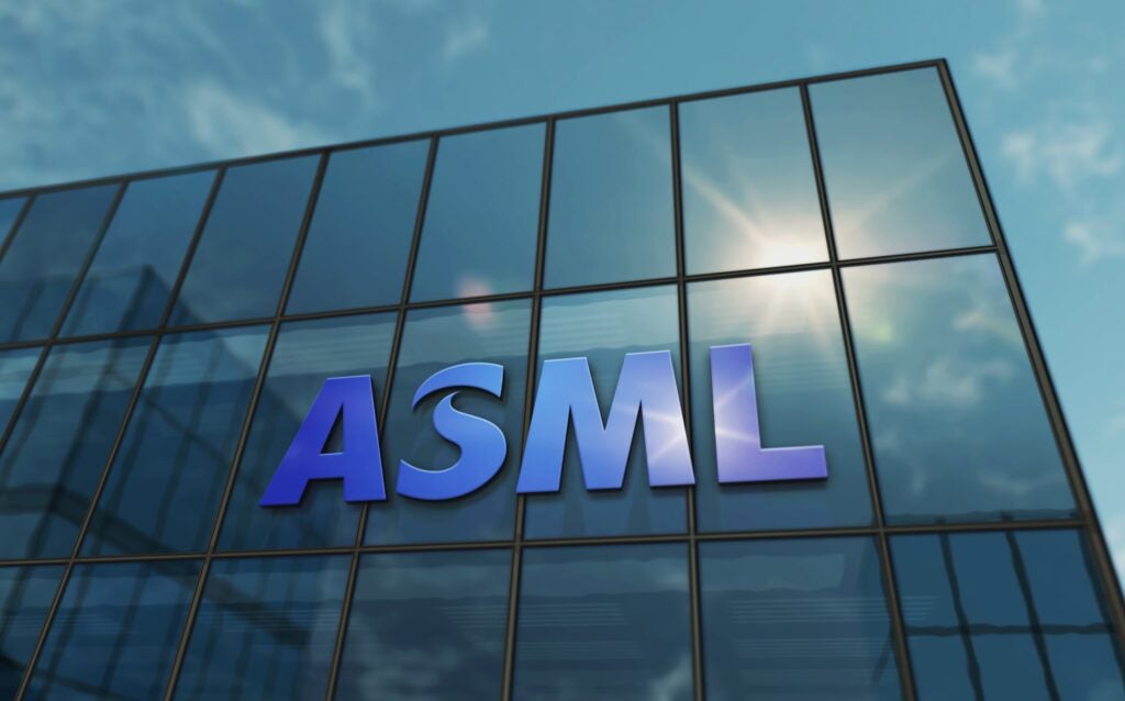 0 News Article Image ASML, J.B. Hunt Transport und andere große Aktien bewegen sich im Mittwochsvormittagshandel nach unten