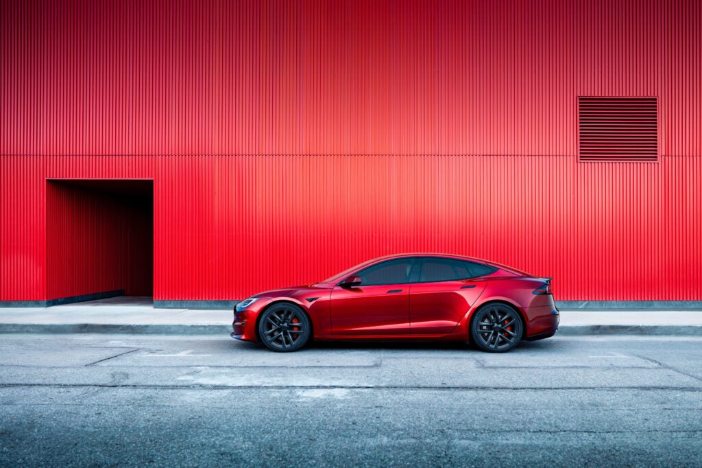 Tesla's Growth Story Battles Valuation Concerns Amid Market Crosscurrents