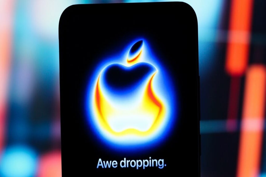 Is the iPhone Cycle Off to a Strong Start According to Gene Munster?