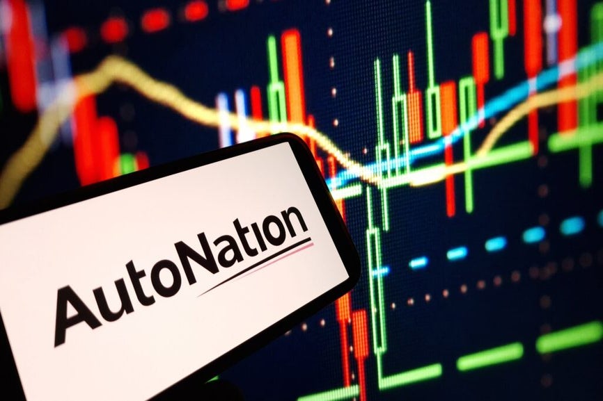 What's Going On With AutoNation Stock Today?